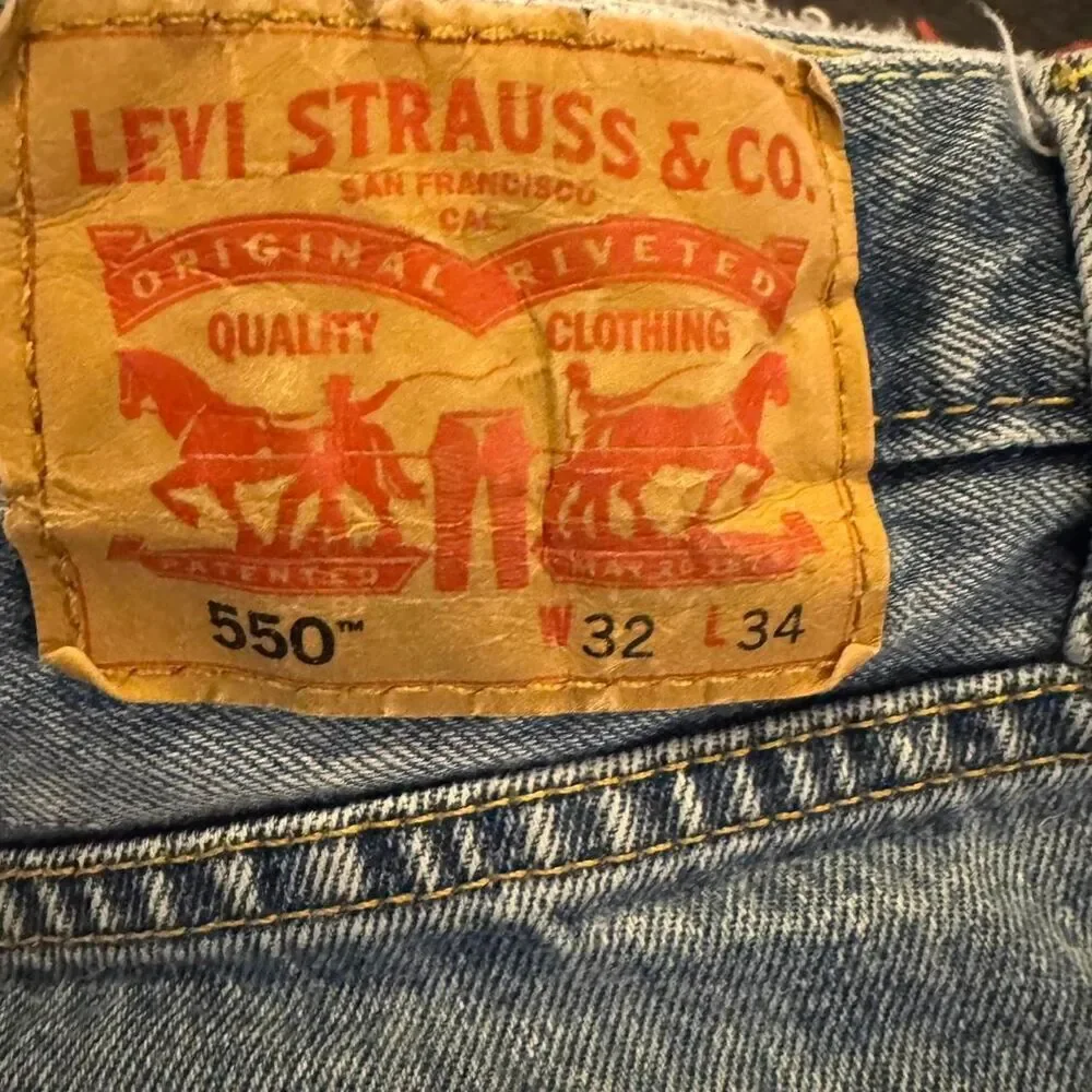 Levi's 550 straight leg relaxed 100% Cotton medium wash blue denim jeans 32x34